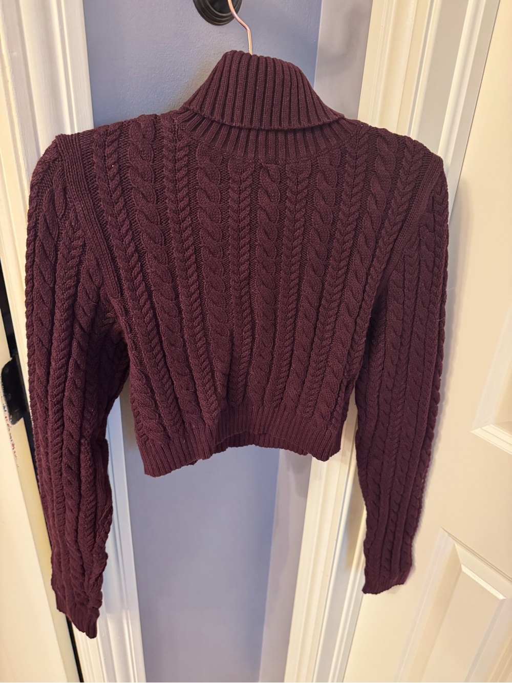 La Hearts Cropped Cable Knit Turtleneck Sweater - Plum